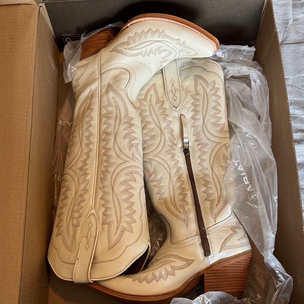 Ariat Women's Casanova Heeled Western Boots *BRAND NEW*